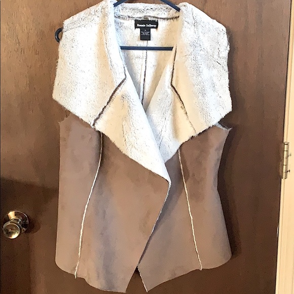 Soft, fleece suede vest - Picture 1 of 4